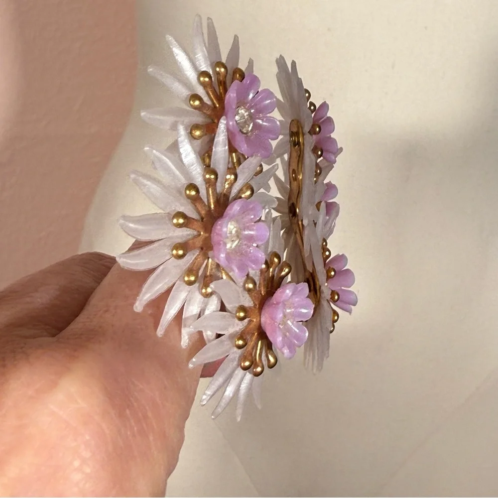 Vintage 1940 50 Oversized Plastic Lavender Fairycore clip ear crawler earrings - Picture 15 of 17